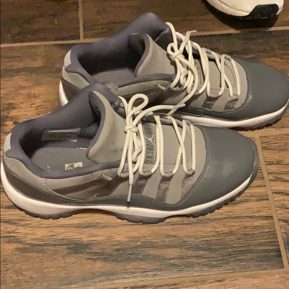 Low top wolf grey 11s